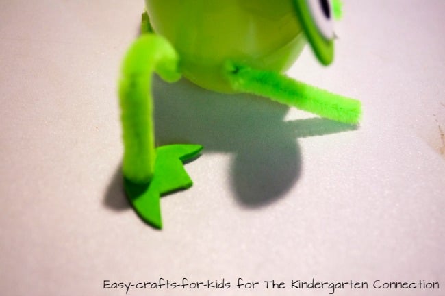 This plastic egg frog craft is a great way to dress up plastic Easter eggs into fun treat holders!