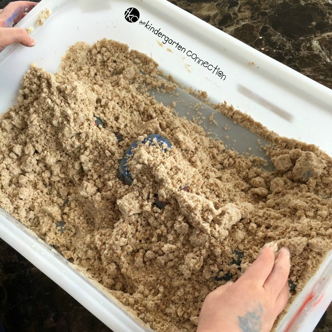 Grab some stones and this easy recipe for moon sand for a great activity to play and learn with your kids! Work on patterning, sorting, and more!