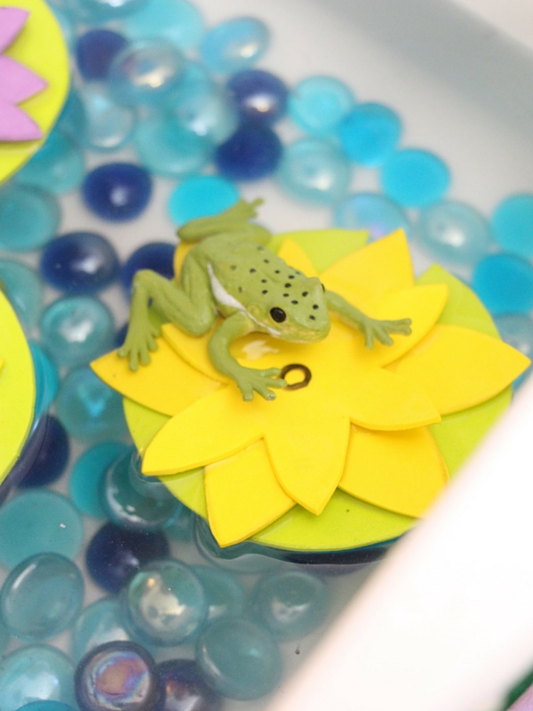 Have a splashing good time while learning the alphabet too with this pond theme alphabet match sensory bin! Perfect for learning letters and sounds. 