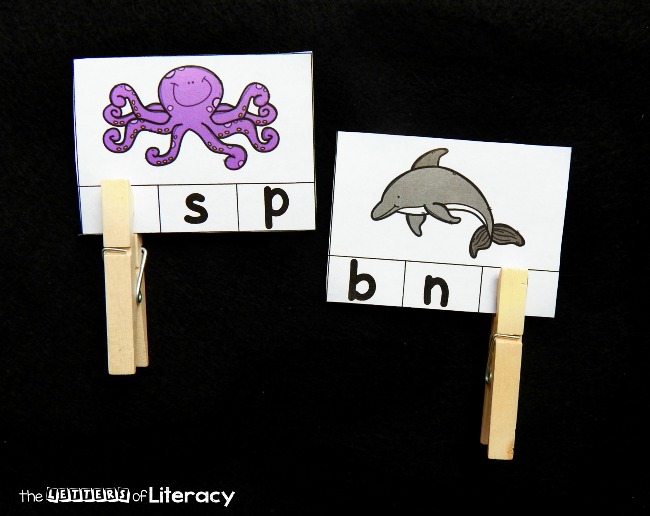 Practice identifying beginning sounds and ocean animal names with these fun and free ocean animal beginning sound clip cards! Great for beginning readers!