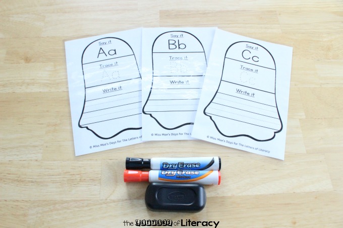 This FREE ghost themed tracing letters activity is a perfect handwriting activity and literacy center for kindergarteners this Halloween! 