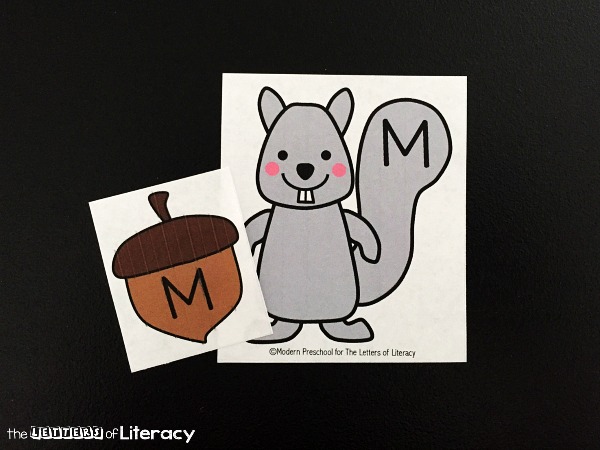This squirrel and acorn alphabet match is a great activity for preschoolers and kindergarteners to practice upper and lowercase letters this fall! 