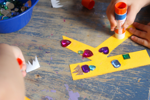With my kids dressing up like royals almost every day, here is our letter K craft, K is for King for our letter crafts series.