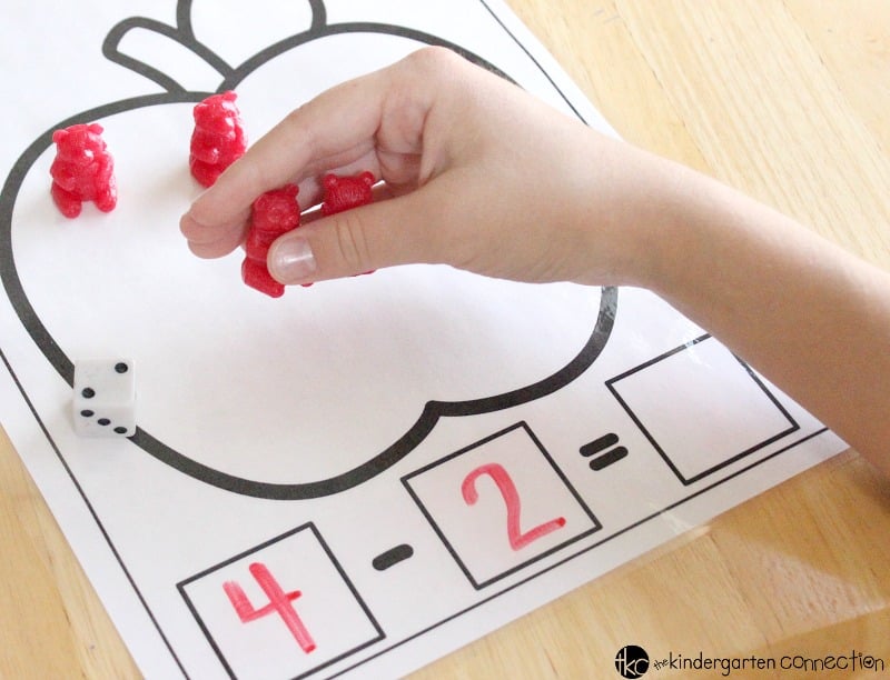 Math mats are easy to put together and gives students hands on application of addition and subtraction. You are going to fall in love with these Apple Addition and Subtraction Math Mats!