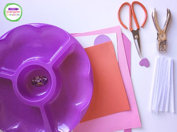 Grab some foam hearts, pipe cleaners, a hole punch, and a tray for this fun Valentine's Day patterning activity.