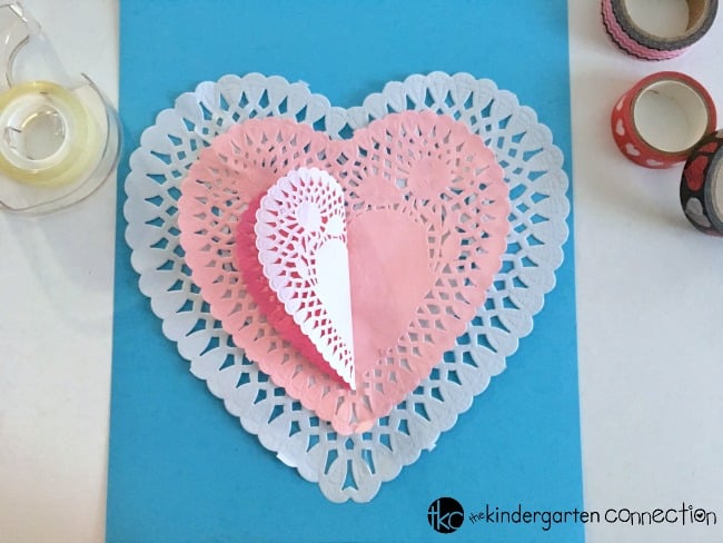 This heart pop-up Valentine's Day card is perfect for a classroom Valentine's Day party, Valentine's Day craft, or to give to someone special!