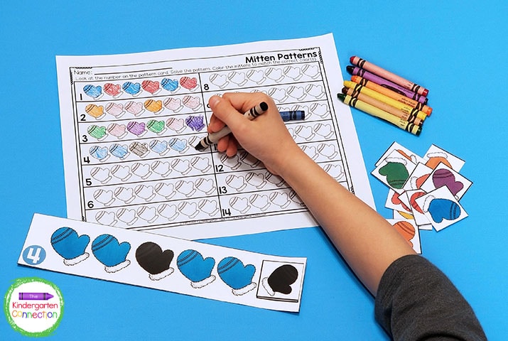 Using crayons, the students can copy the mitten pattern onto the recording sheet.