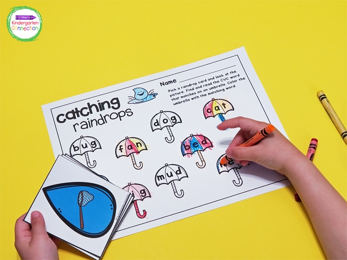 Students pick a raindrop CVC word matching card and color the matching umbrella on the recording sheet.