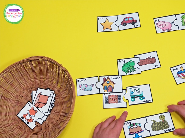 These rhyming puzzles have simple rhyming words and bright pictures for the students to match up.
