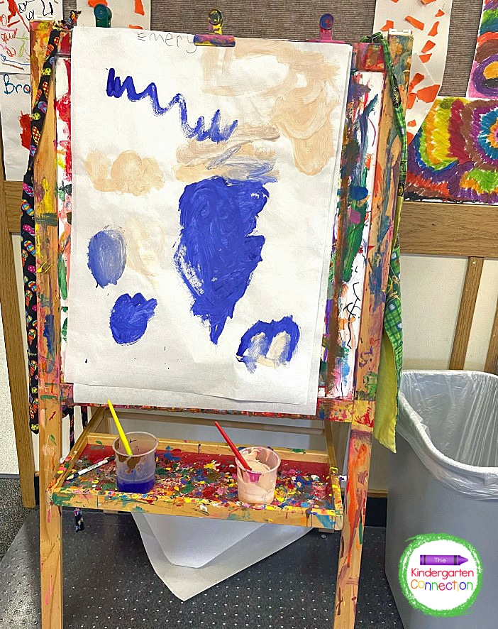 Lastly, don't forget the easel to add an extra level of excitement to your Creation Station!