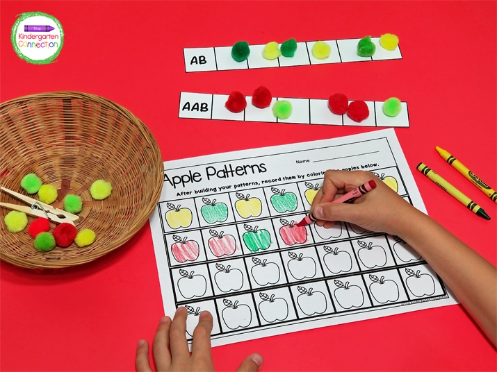 On the recording sheet, students can color their apples to match their pattern strips.