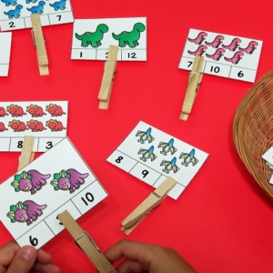Dinosaur Counting Clip Cards