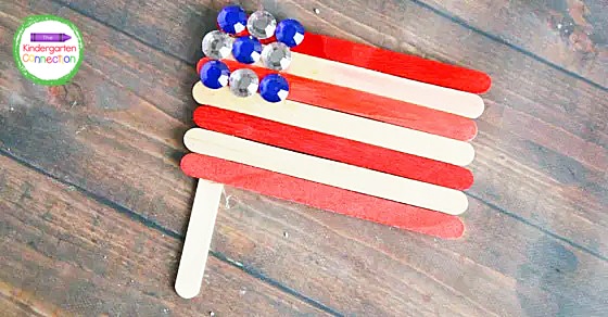 This American flag craft is so simple and so fun and uses only a few supplies.