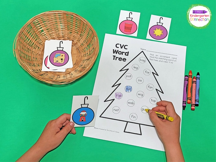 This CVC word matching activity includes 10 printable ornament cards and a corresponding recording sheet.