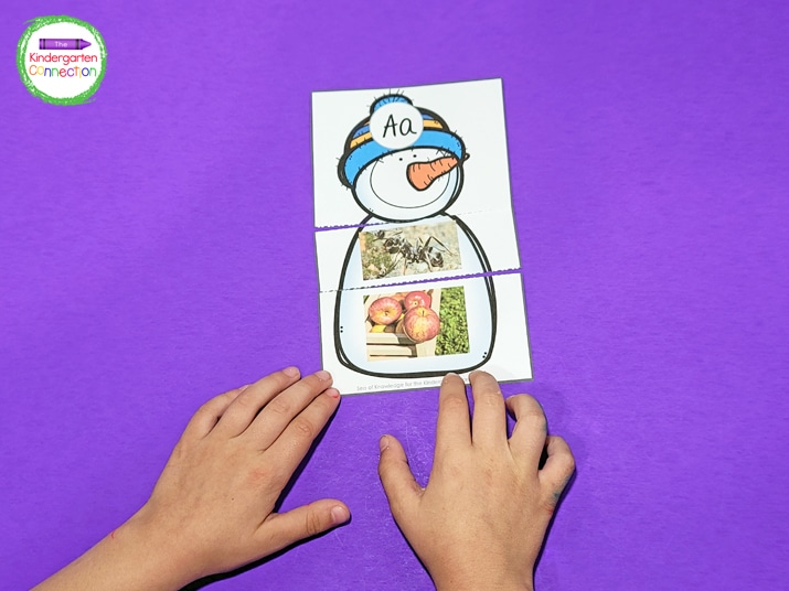 Students match the photo pieces with the snowman head that has the correct beginning sound letter.