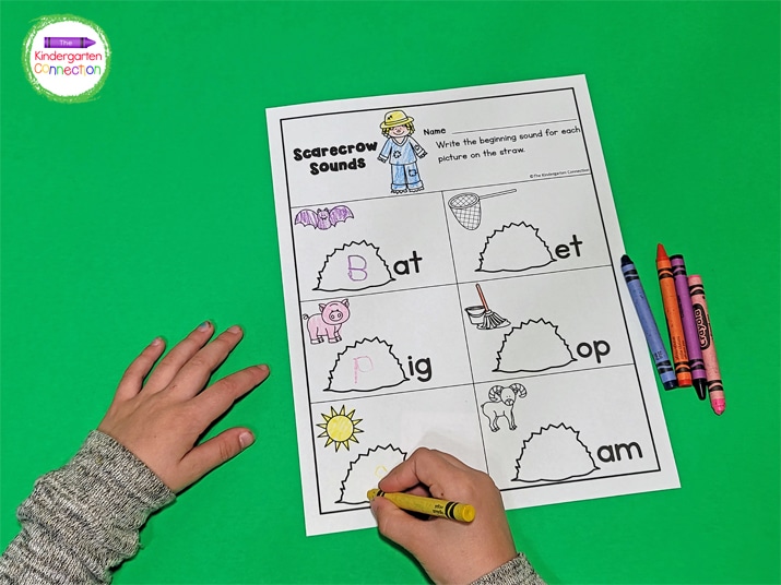 Students name the picture in each box and write the correct beginning sound on this Scarecrow Sounds printable.