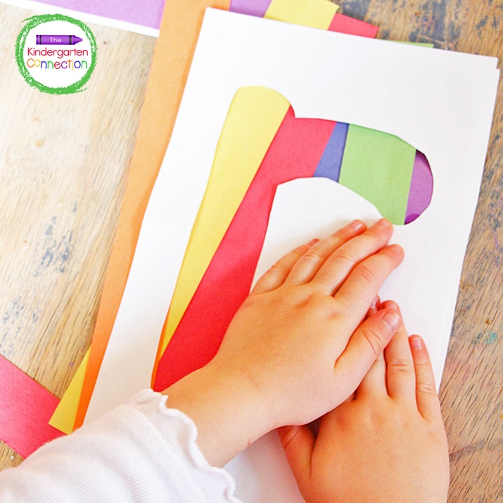 This letter r craft is a fun alphabet activity for preschoolers or kindergarteners who are learning their letters! It makes a great hands-on letter craft.