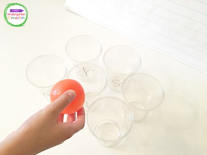 Create a fun blending activity on a frugal budget in less than a minute! Your children will be having a ball with this Toss-a-Blend Literacy Activity!