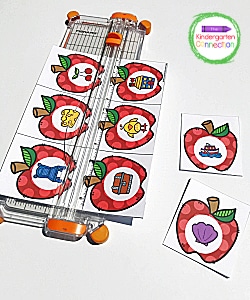 This free printable apple-themed digraph sort is perfect for Kindergarten and 1st grade fall literacy centers! Work on beginning digraphs and have fun!