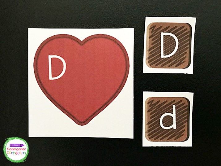 Have fun matching upper and lowercase letters with this fun Valentine's Day literacy center! Pre-K and Kindergarten kids will love this free printable Valentine alphabet match activity that looks like chocolates! 