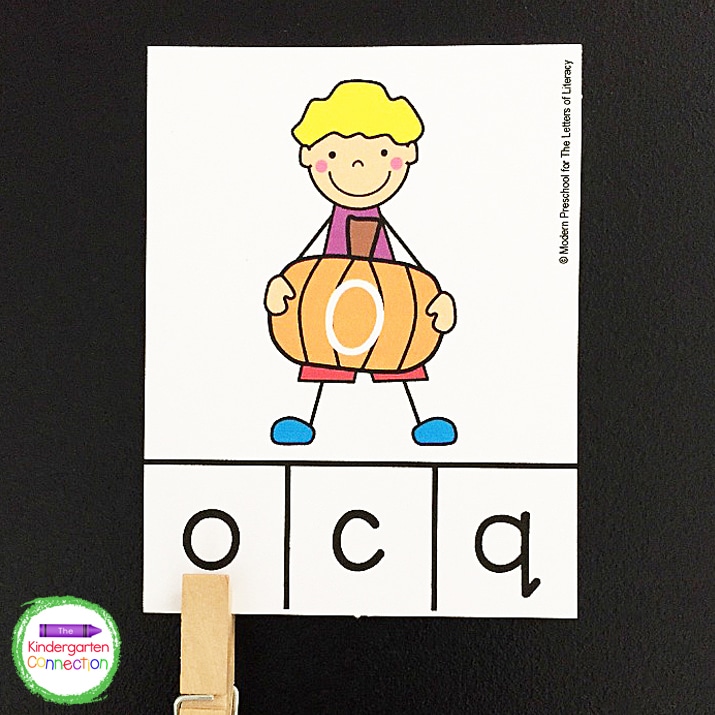 These letter matching clip cards are so fun for preschoolers and kindergarteners to learn the alphabet and build fine motor skills this fall! 