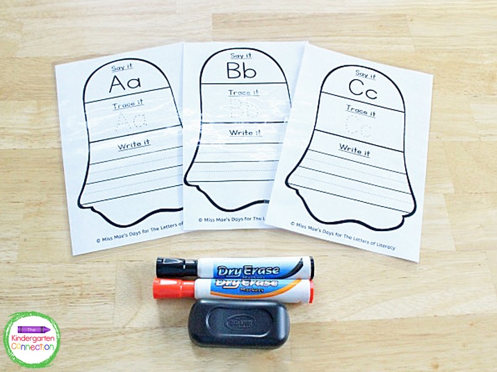This FREE ghost themed tracing letters activity is a perfect handwriting activity and literacy center for kindergarteners this Halloween!